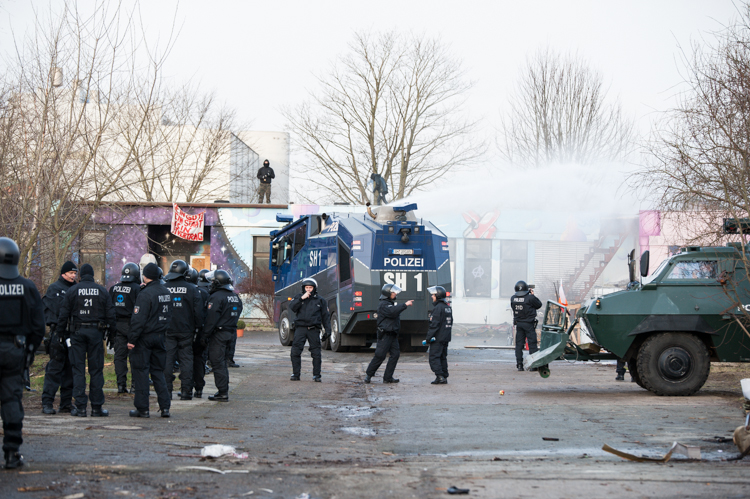 Räumung der LuftschlossfAbrik