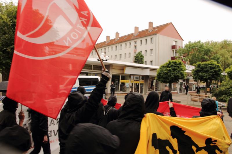 Die Demo führte auch vorbei an der von Neonazis frequentierten Kneipe „zum Absacker“.