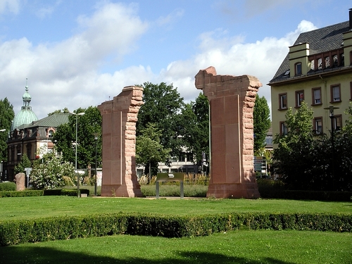 Das Denkmal auf dem Synagogenplatz: