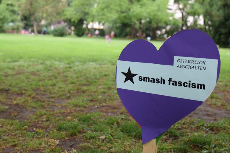 smash fascism!