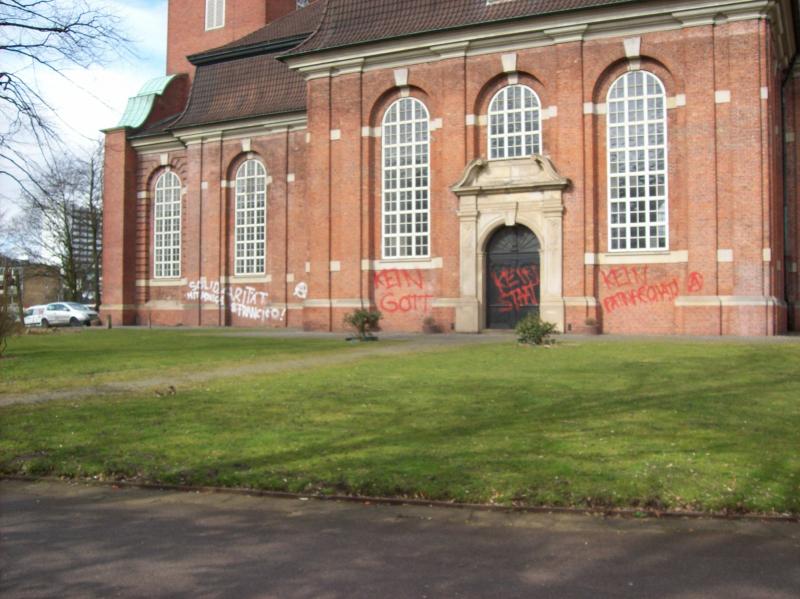 HH: Kirchen entweiht in Solidarität mit Mônica Caballero und Francisco Solar