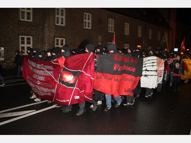 05 Gegen Nazis & Burschen