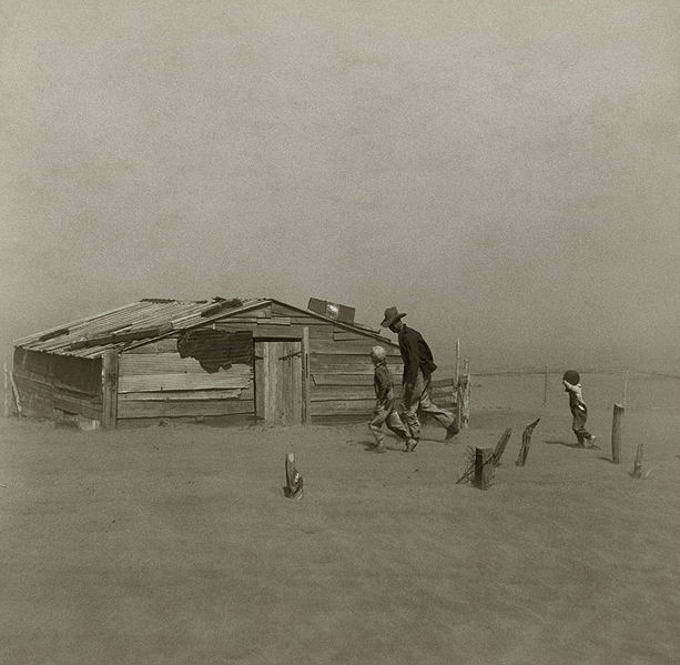 Ein Farmer aus Cimarron County, Oklahoma, mit seinen zwei Söhnen während des Dustbowls.