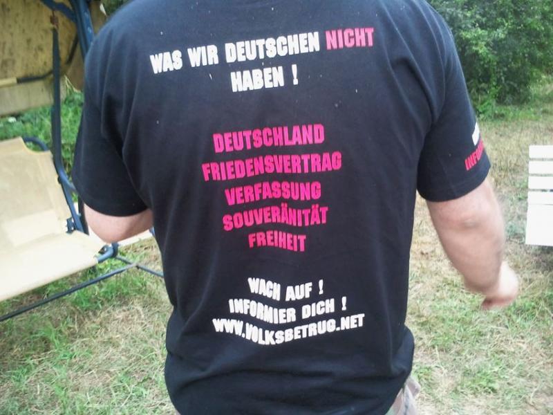 T-Shirt und Anzeigebild von Dennis Gebauer