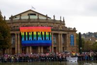 17. banner-drop am opernhaus