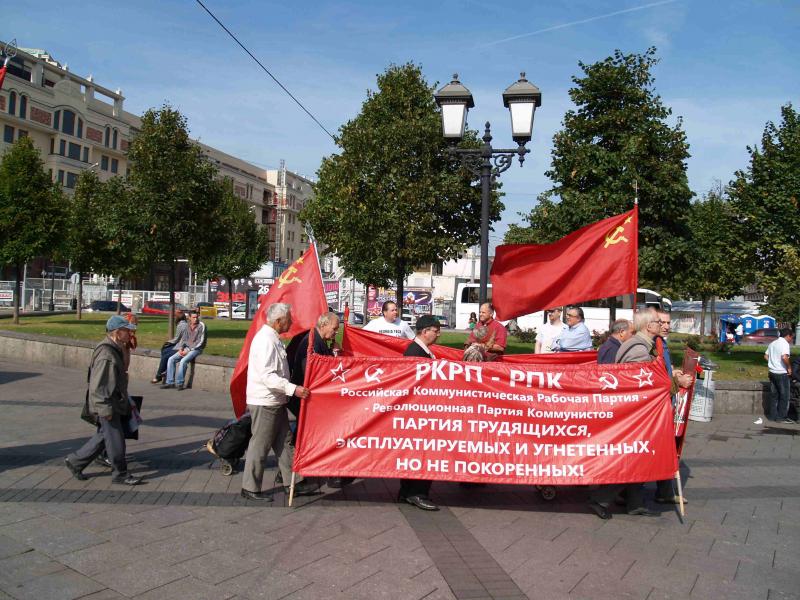 Dem Morgenrot entgegen,ihr Kampfgenossen all!Bald siegt ihr allerwegen,bald weicht der Feinde Wall!Mit Macht heran und haltet Schritt!Arbeiterjugend? Will sie mit?Wir sind die junge Garde des Proletariats.Wir sind die junge Garde des Proletariats!