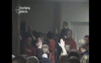 Greven (Münsterland) 2006: Beim Lied “Hail the New Dawn” von “Words of Anger” lässt sich auch die Security zum Hitler-Gruß hinreissen