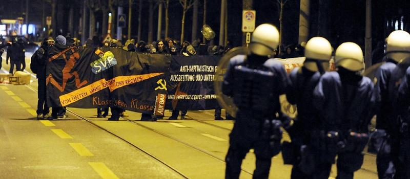 Unangemeldetes Konzert, später Demonstration gegen die Parteiversammlung der SVP 2011 in Zürich