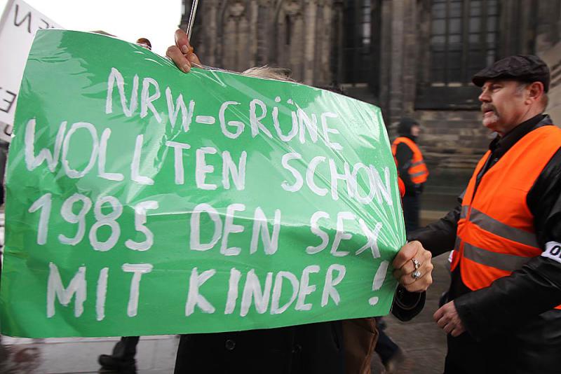 Auseinandersetzung bei Demo der „besorgten Eltern“ 10