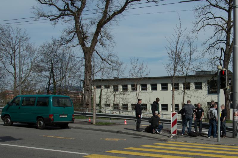 Kontrolle vor der Reitschule 