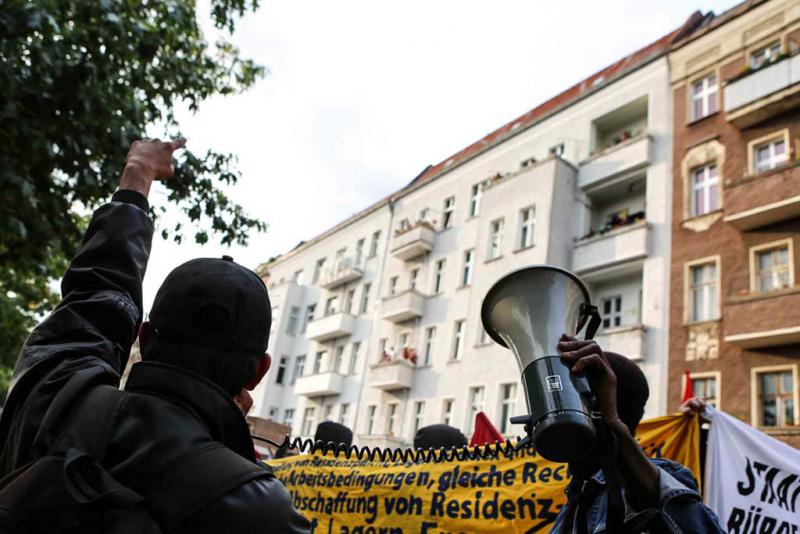 Zwischenkundgebung am Boxhagenerplatz (Foto: pm_cheung)