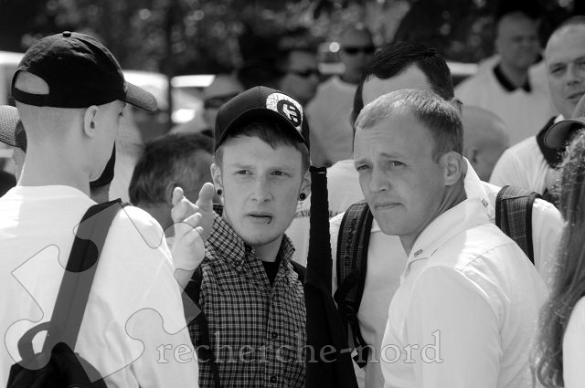 01.08.2009 in Bad Nenndorf: Sanitäter beim „Trauermarsch“ (2/3)