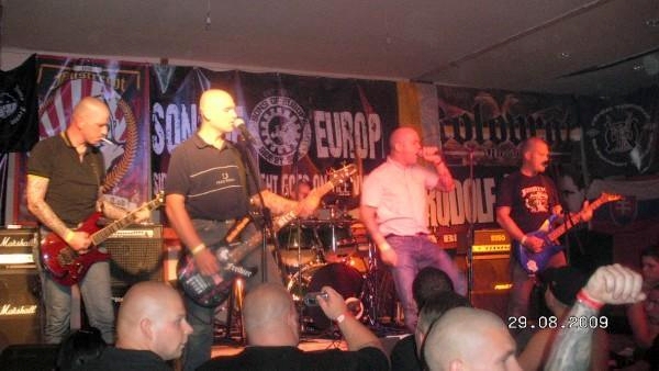 „Blood&Honour“-Band „Faustrecht“