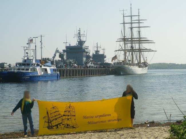 Marine torpedieren - Militarismus versenken