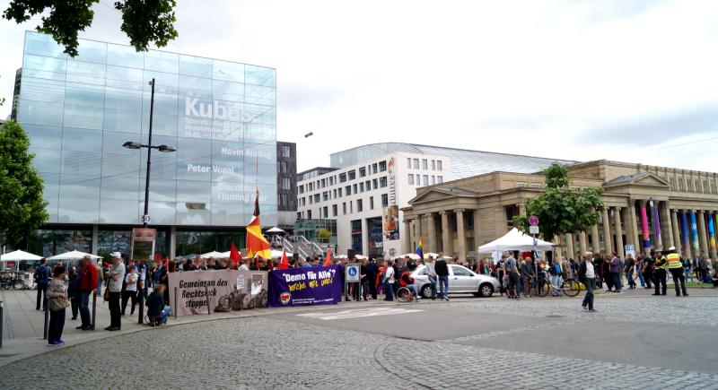 ende der kundgebung auf dem schlossplatz