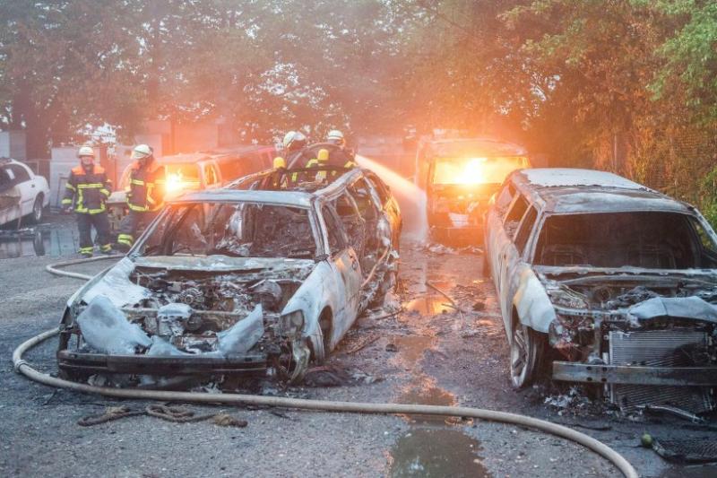 Darunter waren mindestens zwei Busse und mehrere Stretchlimousinen