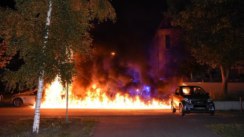 Auf den Straßen brannten meterlange Feuerschneisen. (Foto: Spreepicture)