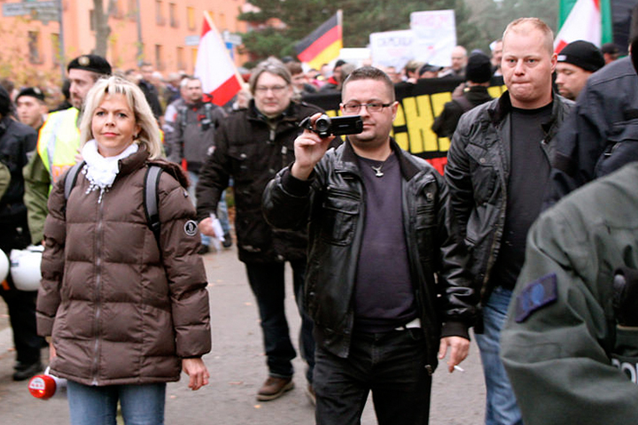 1. Anmelderin Judith Reese, Facebook-Seitenbetreiber Ingolf Pabst, Neonazi Andy Keßler (rechts, aus Wriezen)