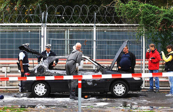 In diesem Peugeot 306 verbrannte Florian H. kurz vor seiner Aussage. Die Umstände sind unklar.