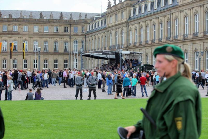 Der innere Schlosshof füllt sich...