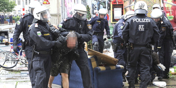 Geballte Staatsmacht gegen Pizzabäcker