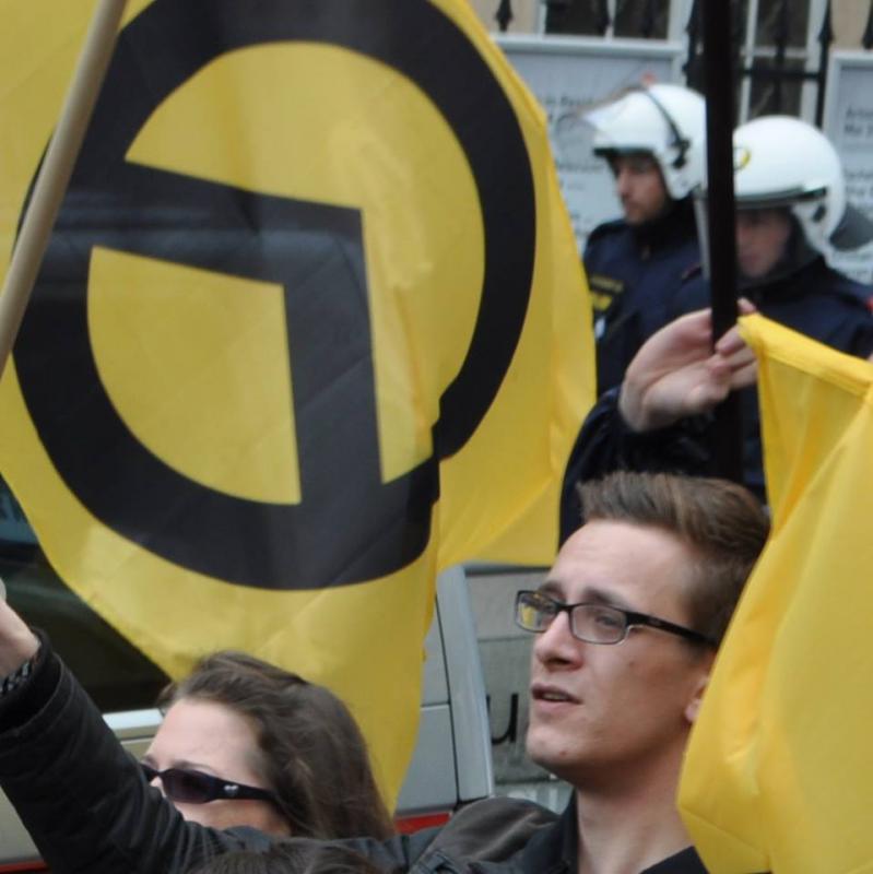 Edwin Hintsteiner mit Brille, Identitäre in Salzburg, 17.5. in Wien