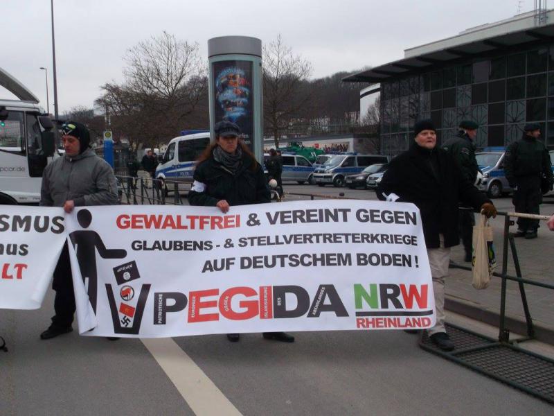 Derdinand Gerlach rechts am Banner