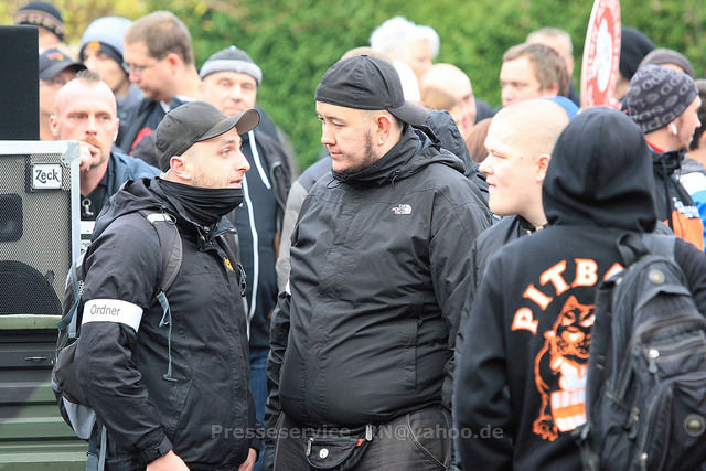 rechts mit basecap: Michael Fischer, 22.11. 