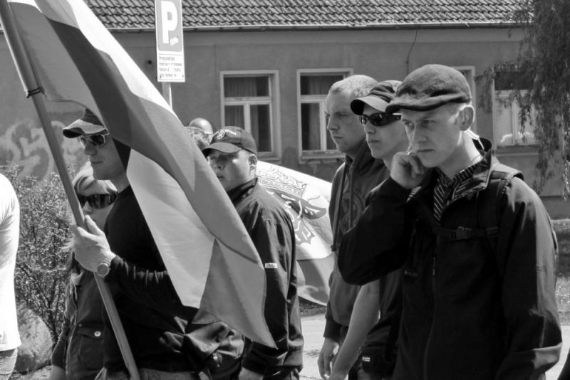 Sebastian Richter (rechts) 01.Mai 2012 als Ordner