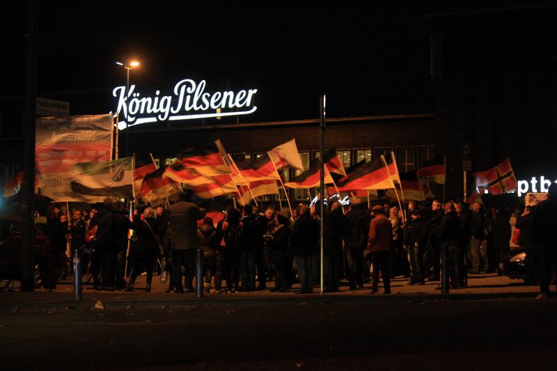 Pegida-Kundgebung am Duisburger Hauptbahnhof (09.11.2015)