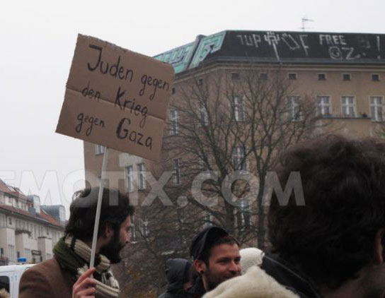 1353262774-berlin-demonstration-against-israels-airstrikes-in-gaza_1611142