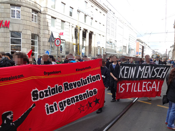 Soli-Demo Transpi Soziale Revolution ist grenzenlos