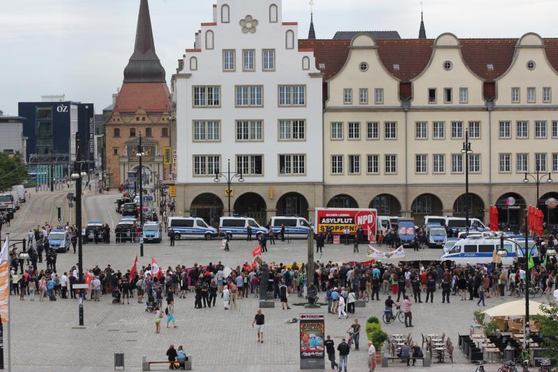 Proteste gegen NPD in Rostock - 1