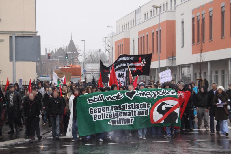 Die Demo auf dem Weg zur Zwischenkundgebung