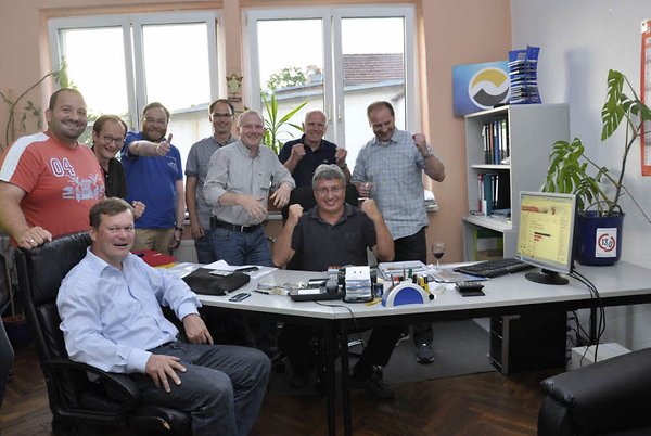 Mit hochgereckten Fäusten posiert Hardy Peter Güssau nach der Stadtratswahl im Mai 2014. Bald darauf sucht er einen Weg, um das verdächtige Ergebnis als rechtmäßig anzuerkennen.Foto: Nadin Hänsch/Volksstimme Mit hochgereckten Fäusten posiert Hardy Peter Güssau nach der Stadtratswahl im Mai 2014. Bald darauf sucht er einen Weg, um das verdächtige Ergebnis als rechtmäßig anzuerkennen.Foto: Nadin Hänsch/Volksstimme