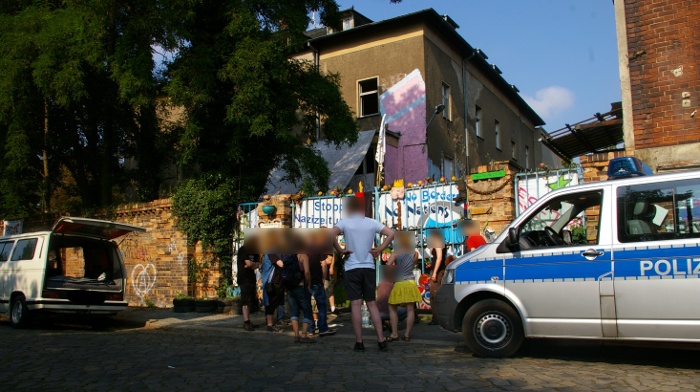 leute_vor_dem_squat.jpg