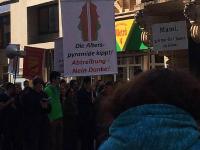 Rund 70 Anhänger der Piusbrüder demonstrierten am Freitagnachmittag. Foto: Karo Schrey