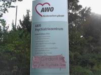 Transparent am AWO-Eingangsschild
