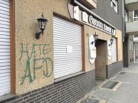 Unbekannte Täter haben Parolen gegen die AfD an die Hauswand der Gaststätte Kranefeld gesprüht. Foto: Oliver Werner