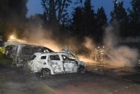 Gegen 3.30 Uhr beginnen die Autos am Markgrafendamm 24 in Berlin zu brennen Foto: spreepicture