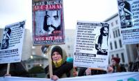 Solidarität mit Mumia Abu-Jamal vor der US Botschaft in Berlin