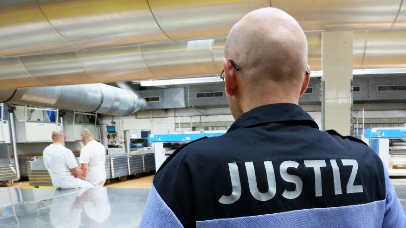  Arbeit im Gefängnis. Billiglöhner hinter Gittern 