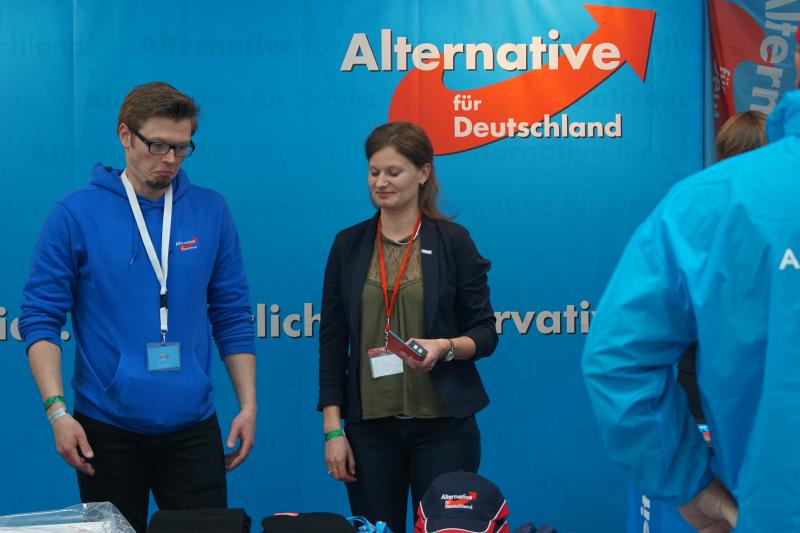 2 Bei der AfD Bundesparteitag in Stuttgart am 30.04.2016