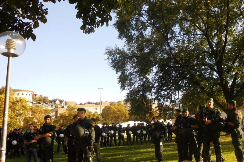 ein klassisches Stuttgarter Polizei-Aufgebot, in Massen