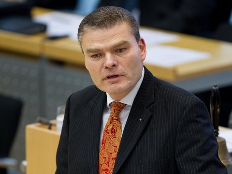 Innenminister Holger Stahlknecht (CDU) wird vom SPD-Fraktionsvorsitzenden Rüdiger Erben kritisiert. (FOTO: DPA)