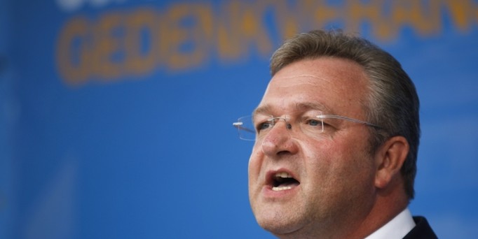 Frank Henkel (CDU) wird von Unbekannten bedroht.  Bild:  Reuters