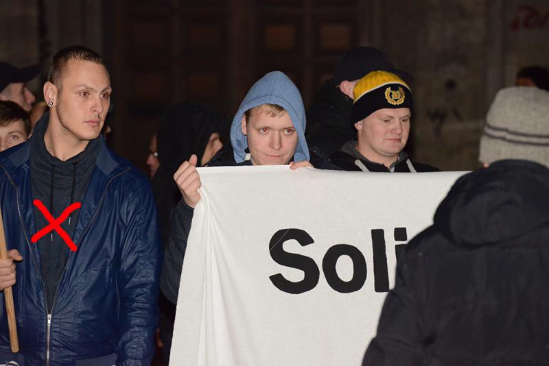 Peter aus Castrop-Rauxel, Gitarrist der Nazi-Band Libertin auf Nazi-Kundgebung in Dortmund