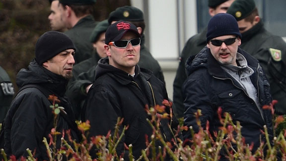Bremer Nazis beim Aufmarsch in Dortmund (28. März 2015): links Andreas Hackmann, rechts Michael Hampe