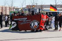 2.4.16 Neonazis mit einem deutlichen Transparent. Stelter tritt hier als Redner auf