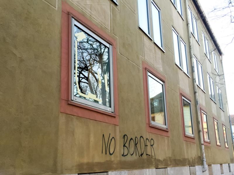 Zwei Fensterscheiben wurden in der Stephanstraße eingeworfen - Foto: Pascal Höfig